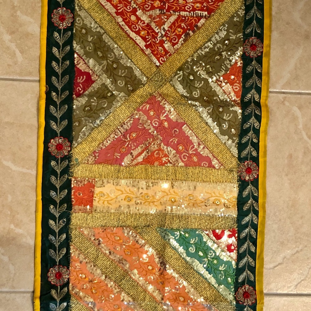 Table runner - Picture 4 of 7